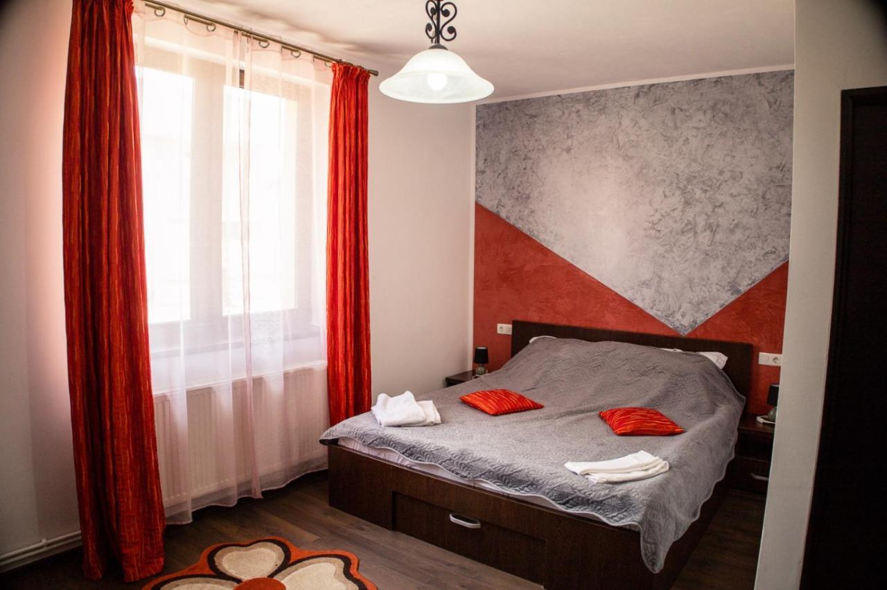 Pensiunea Casa Zece Turda Esterno foto